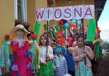 Pierwszy Dzień Wiosny w naszej szkole – radość, kolory i wspólna zabawa